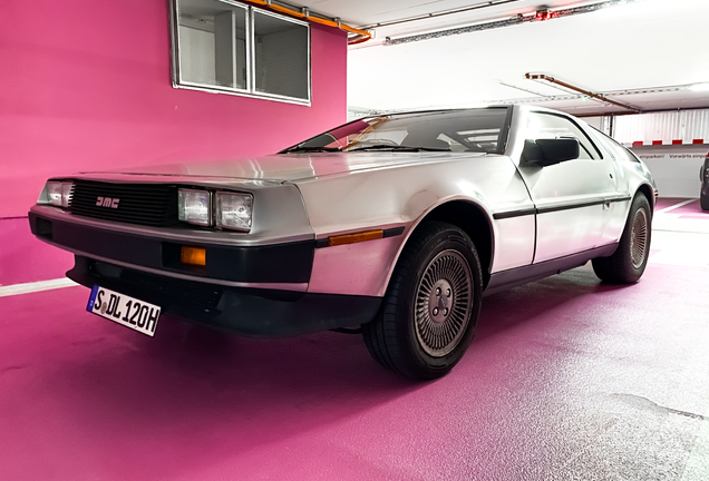 DeLorean DMC-12