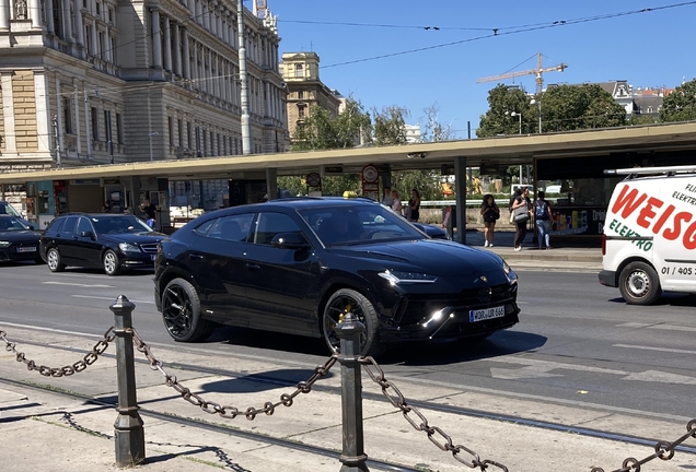 Lamborghini Urus S