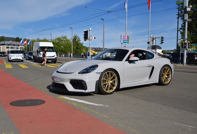 Porsche 718 Cayman GT4