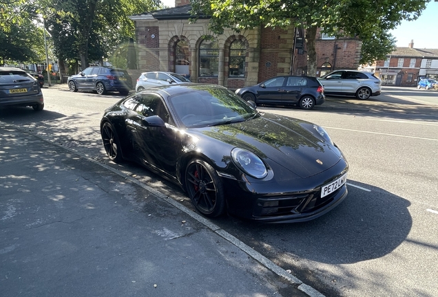 Porsche 992 Carrera 4 GTS