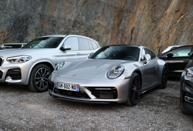 Porsche 992 Carrera 4 GTS