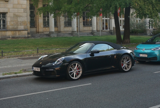 Porsche 992 Carrera 4S Cabriolet