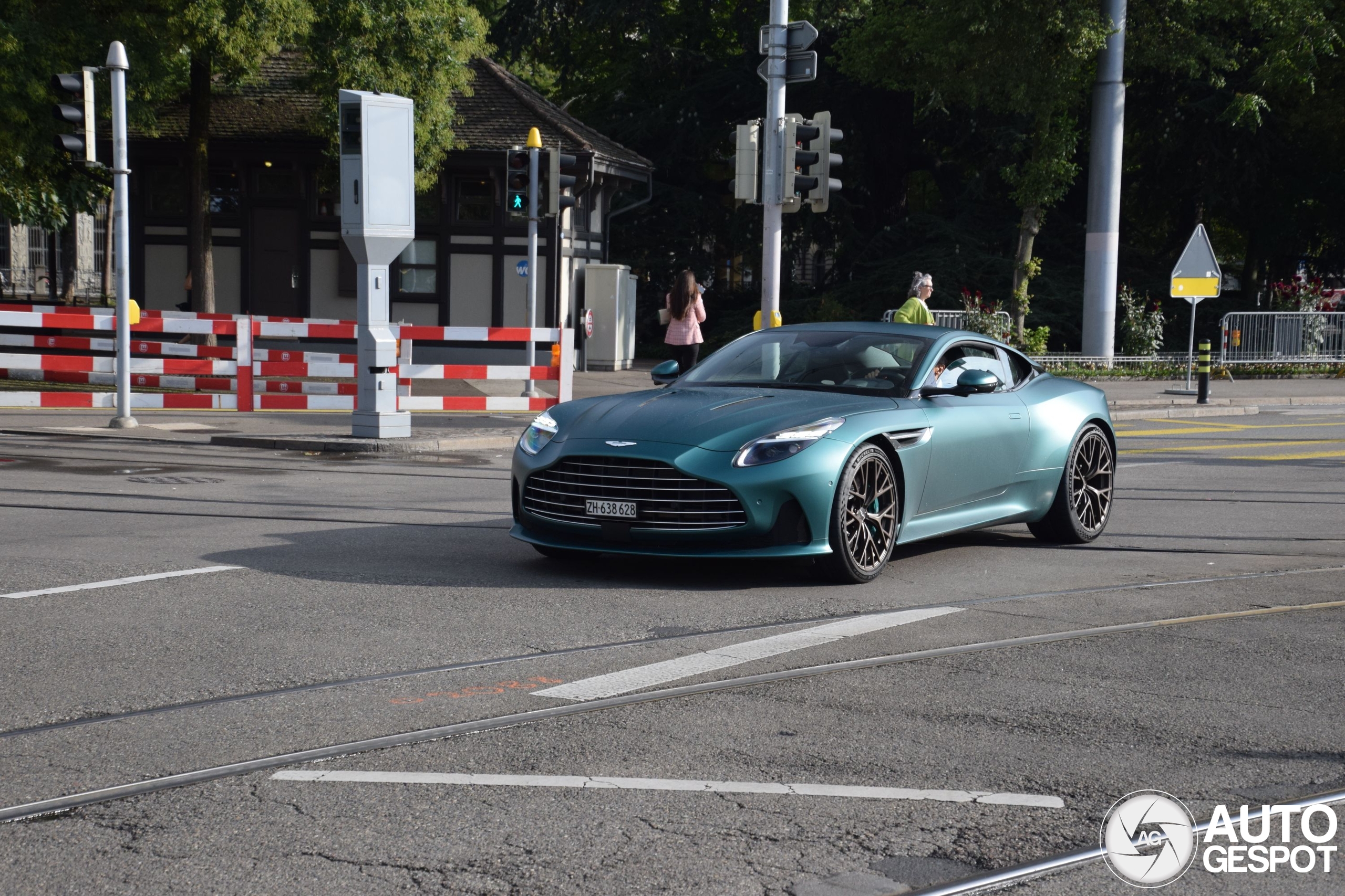 Aston Martin DB12