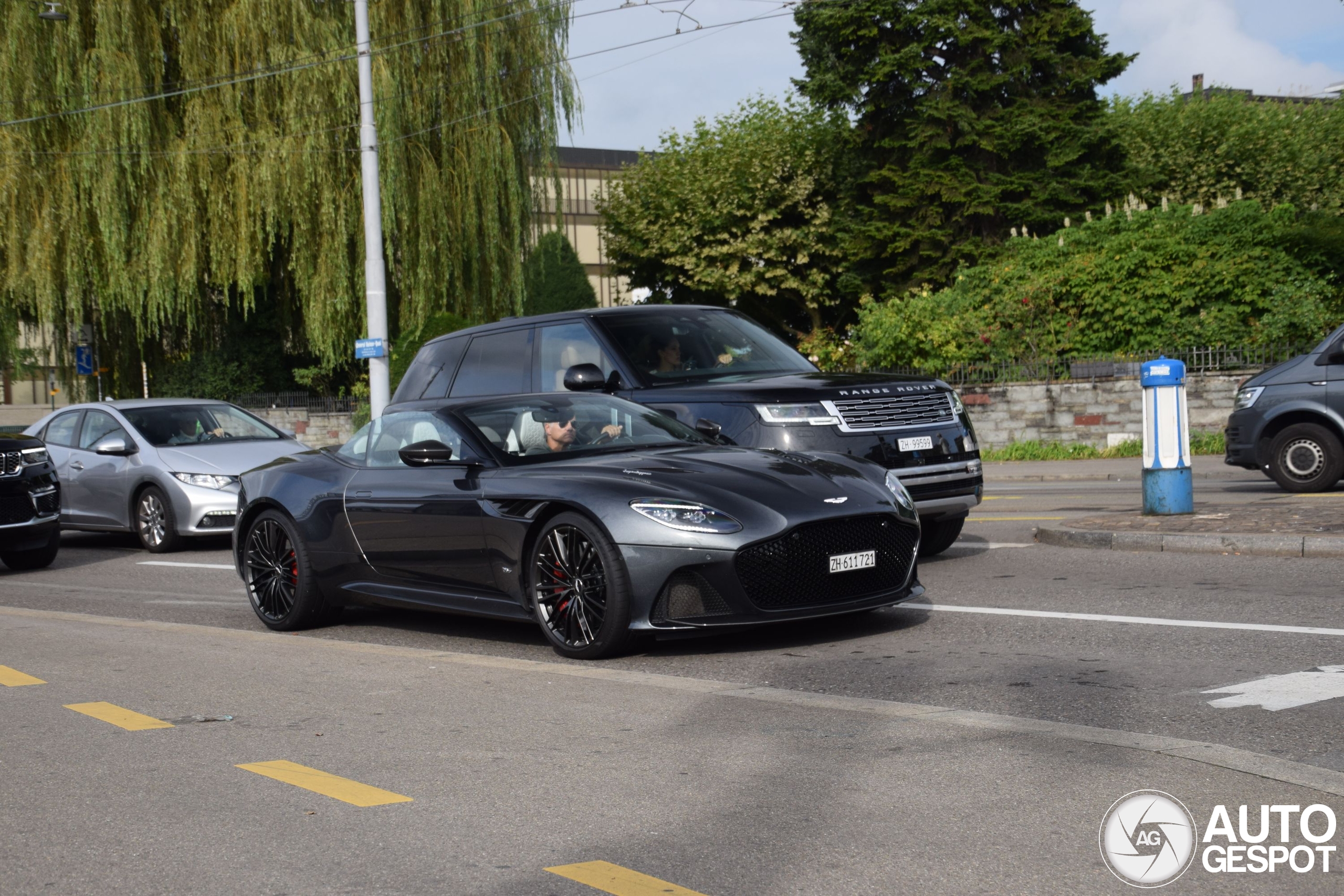 Aston Martin DBS Superleggera Volante