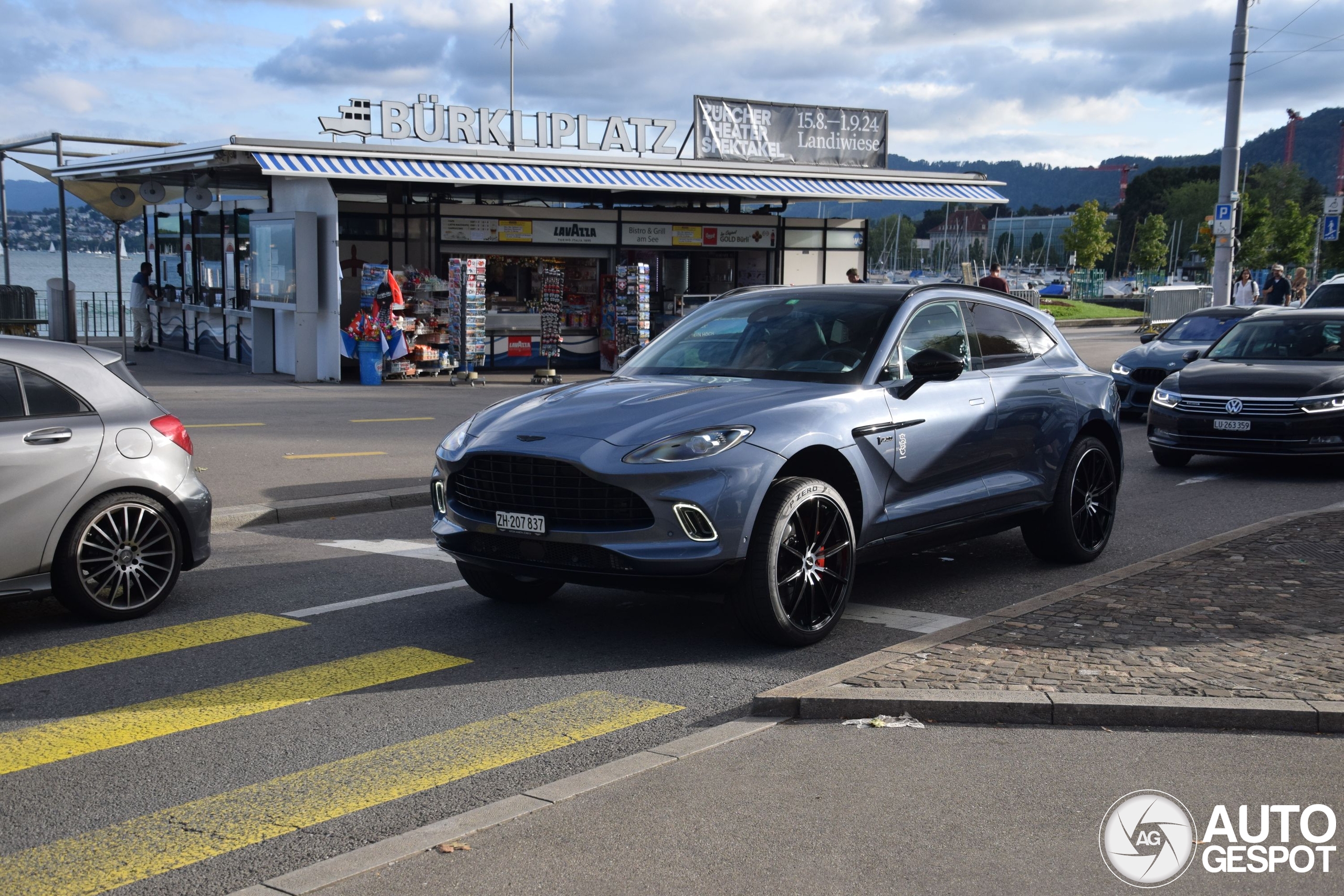 Aston Martin DBX