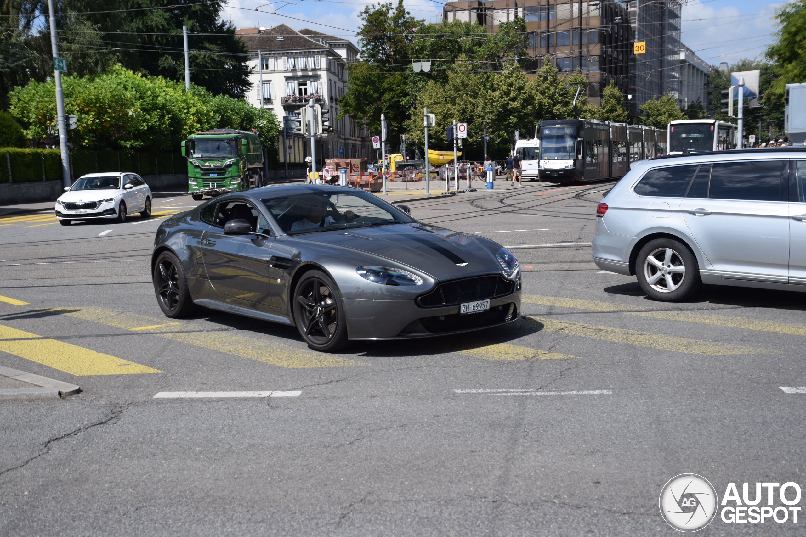 Aston Martin V8 Vantage 2012