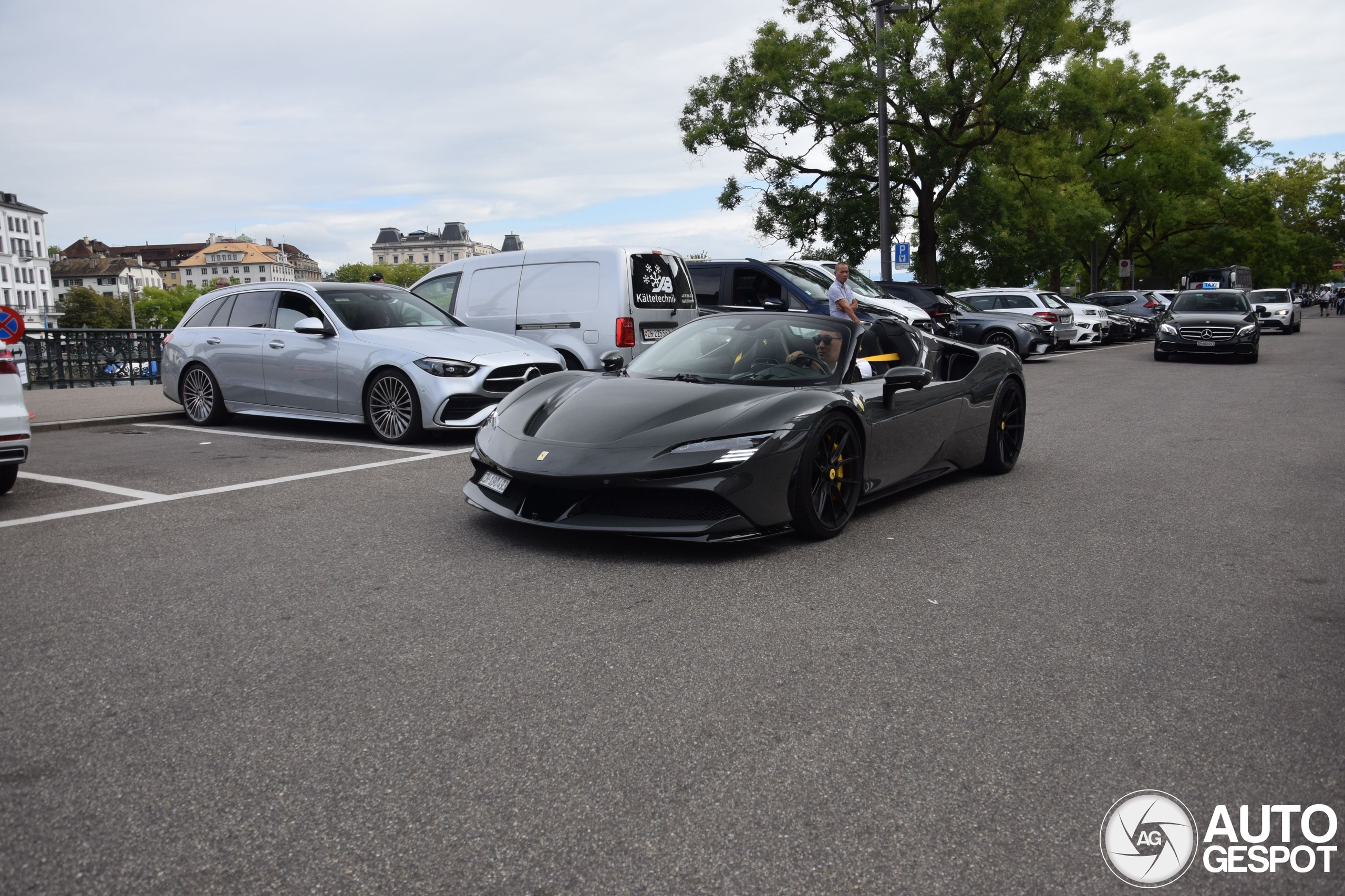 Ferrari SF90 Spider