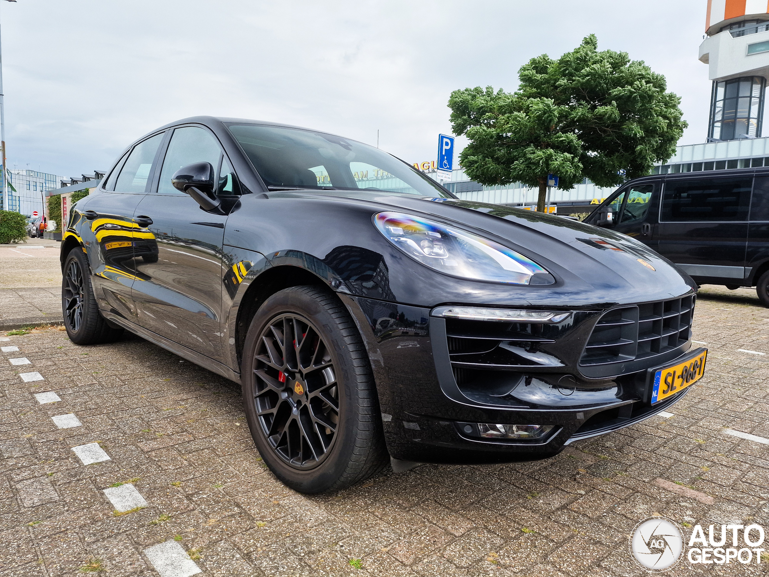 Porsche 95B Macan GTS