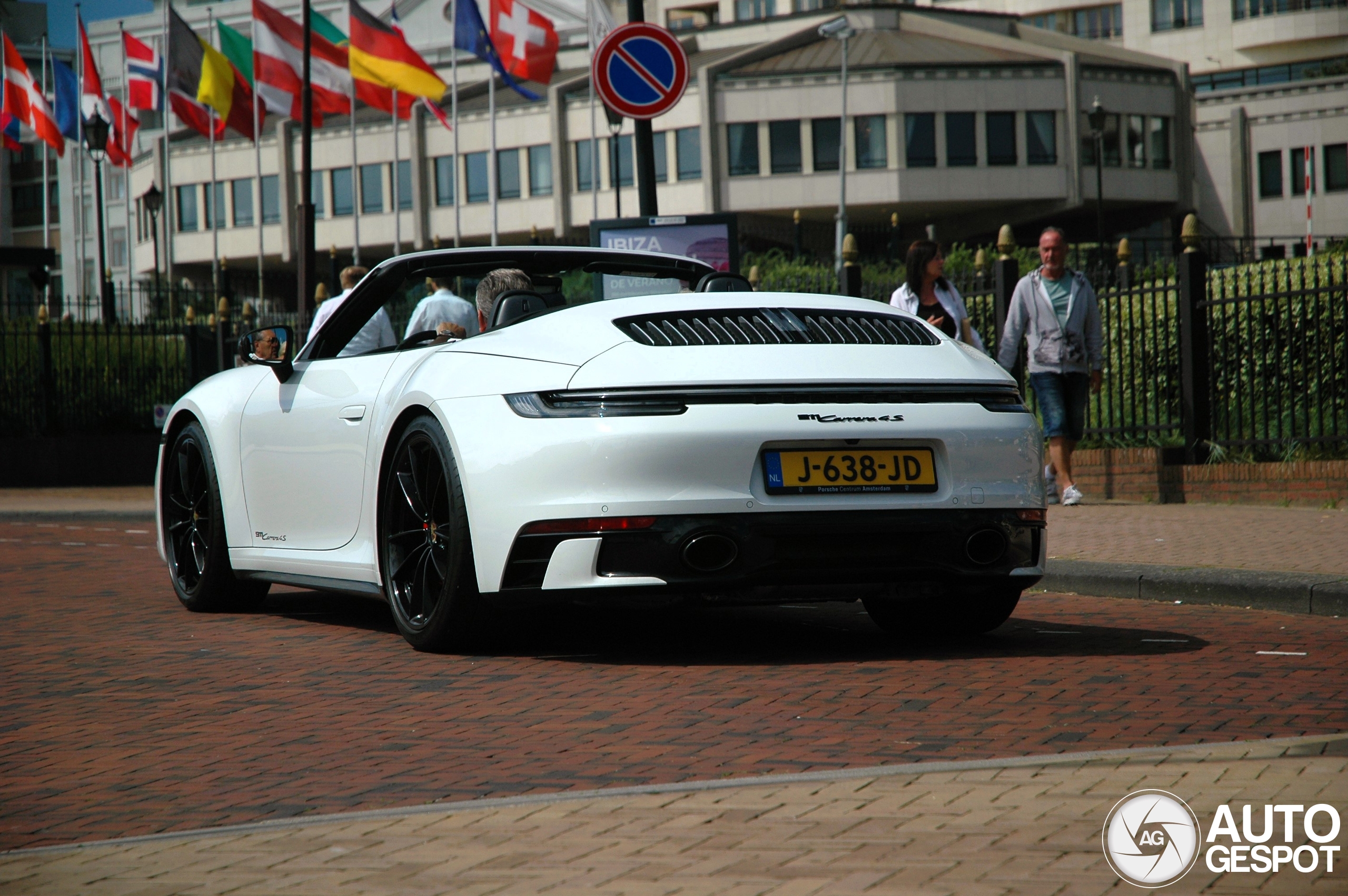 Porsche 992 Carrera 4S Cabriolet