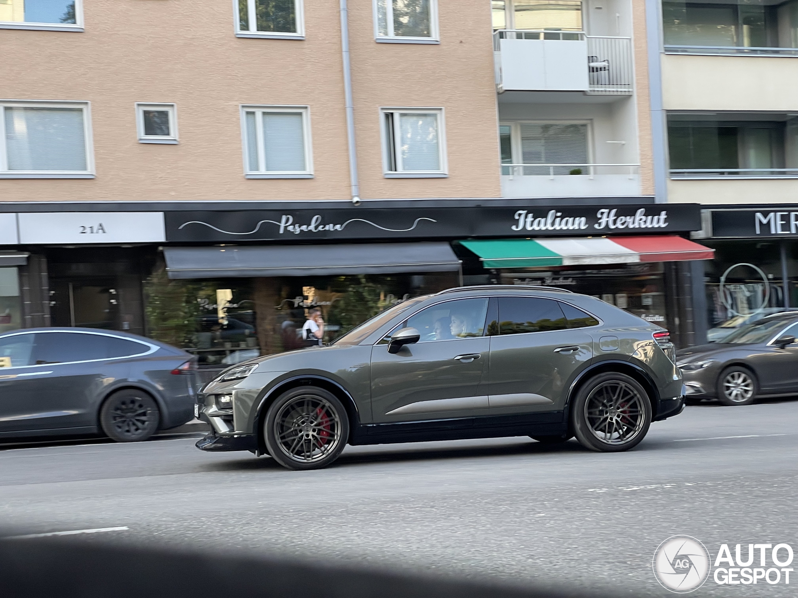 Porsche Macan EV Turbo