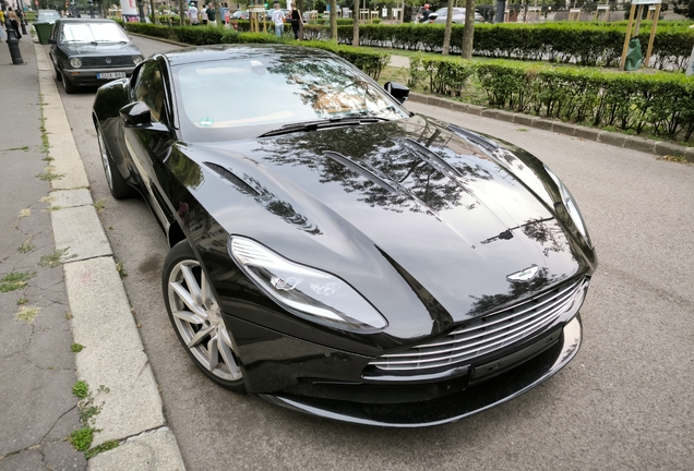 Aston Martin DB11