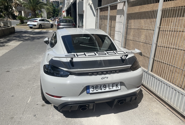 Porsche 718 Cayman GT4