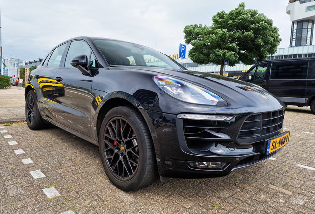 Porsche 95B Macan GTS