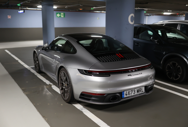 Porsche 992 Carrera 4S