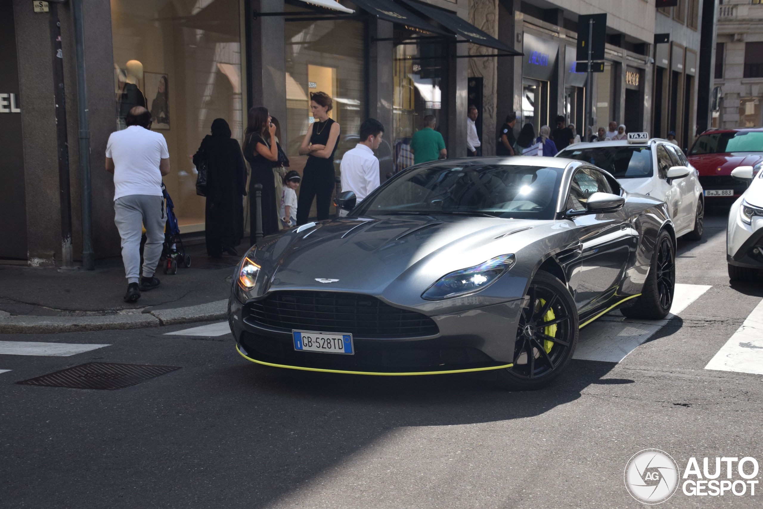 Aston Martin DB11 AMR