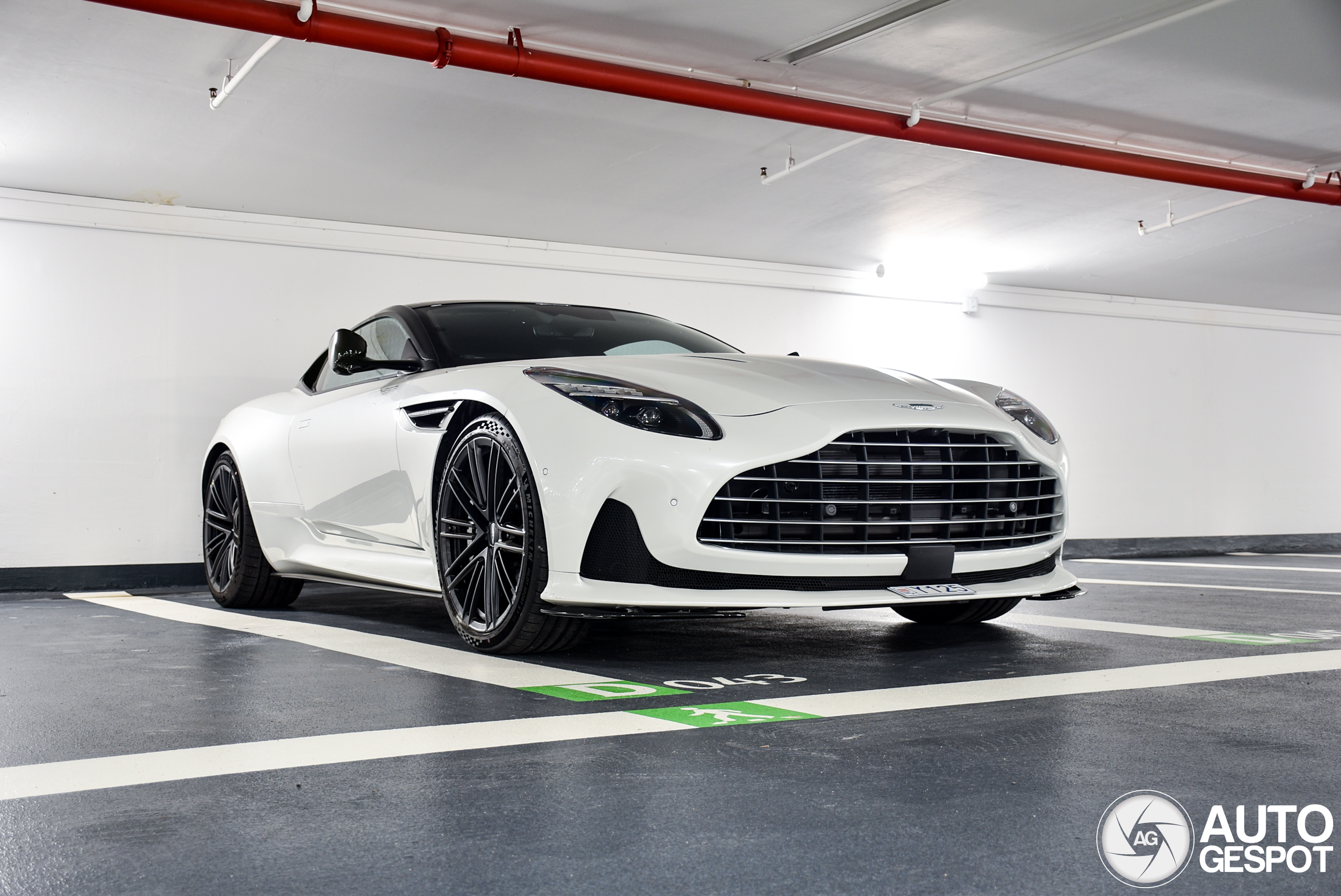 Aston Martin DB12