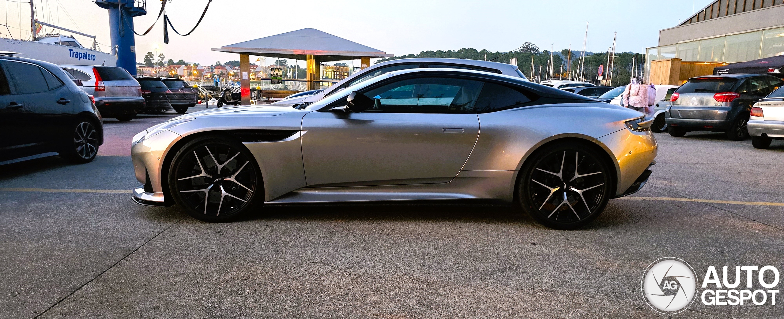 Aston Martin DB12