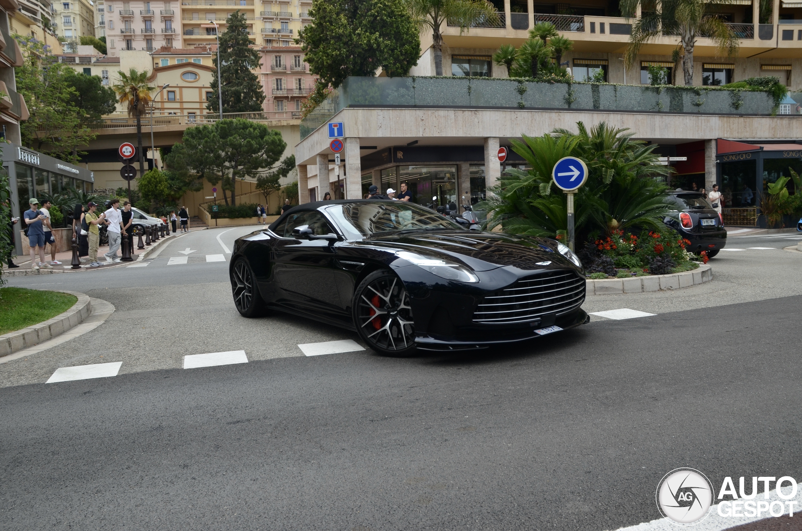 Aston Martin DB12 Volante