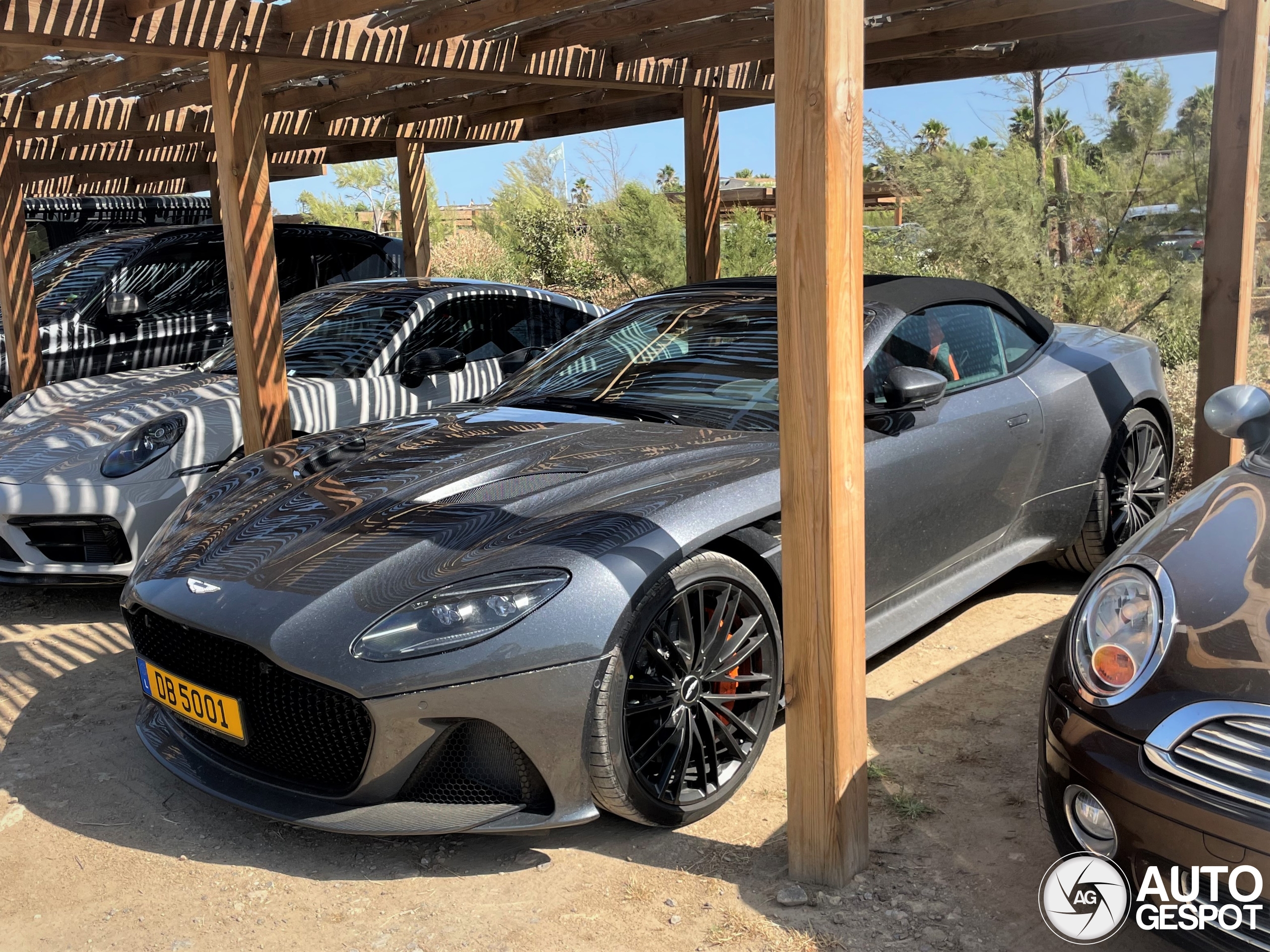 Aston Martin DBS Superleggera Volante