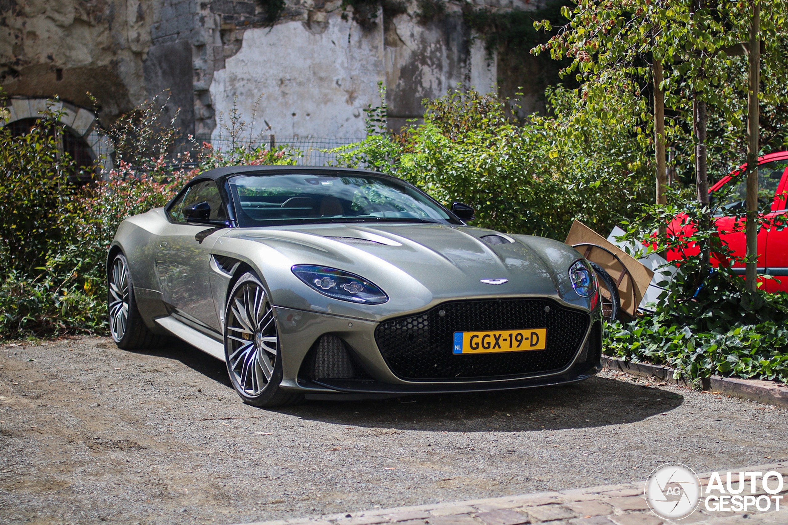 Aston Martin DBS Superleggera Volante