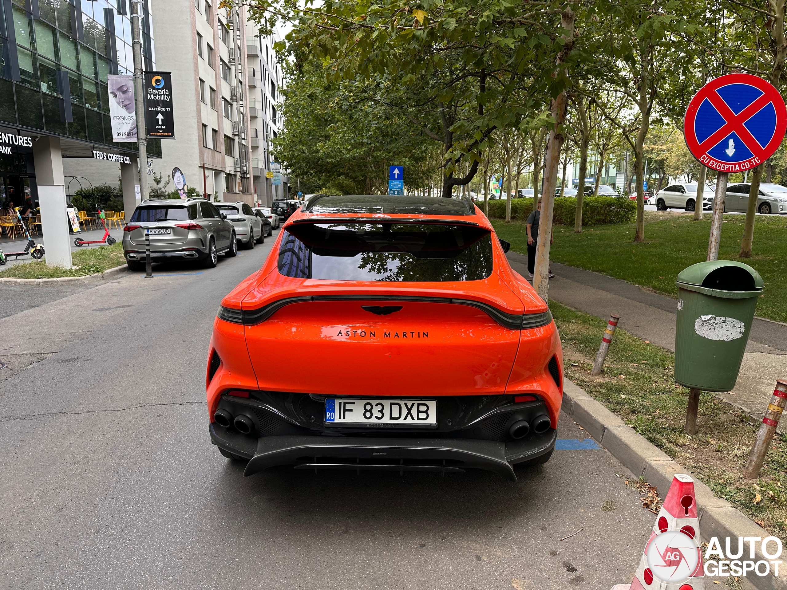 Aston Martin DBX707