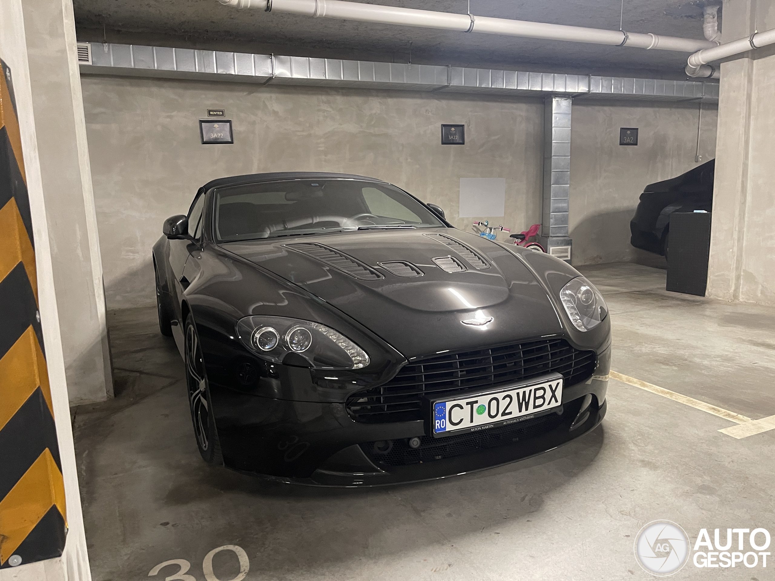 Aston Martin V12 Vantage Roadster