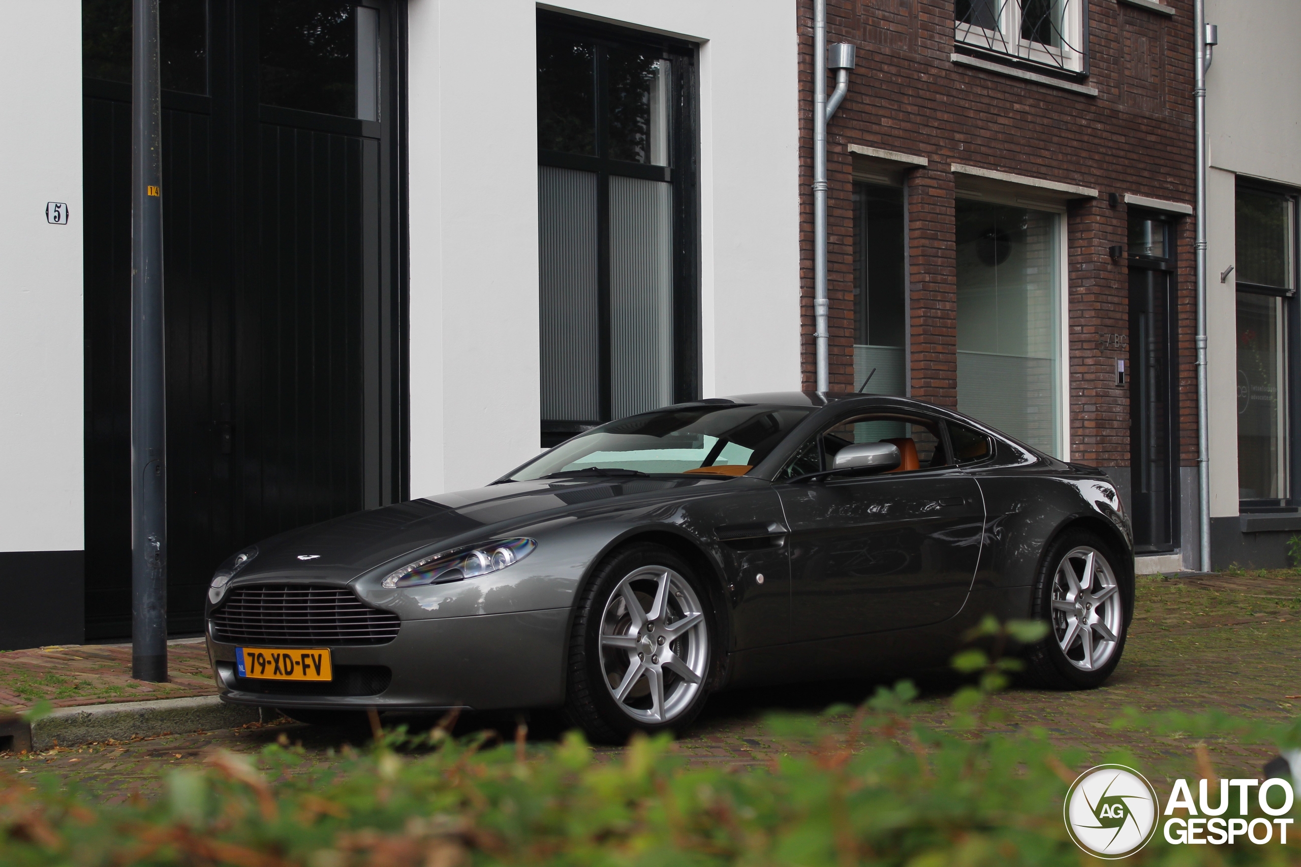 Aston Martin V8 Vantage