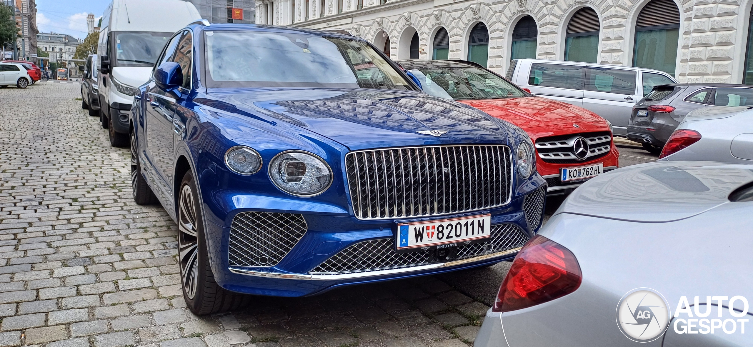 Bentley Bentayga Hybrid Azure 2024