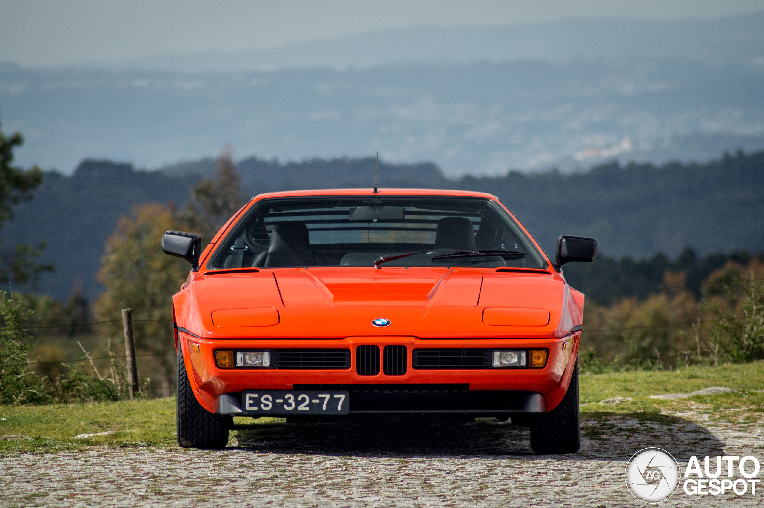 BMW M1 prachtig vastgelegd in goed gezelschap