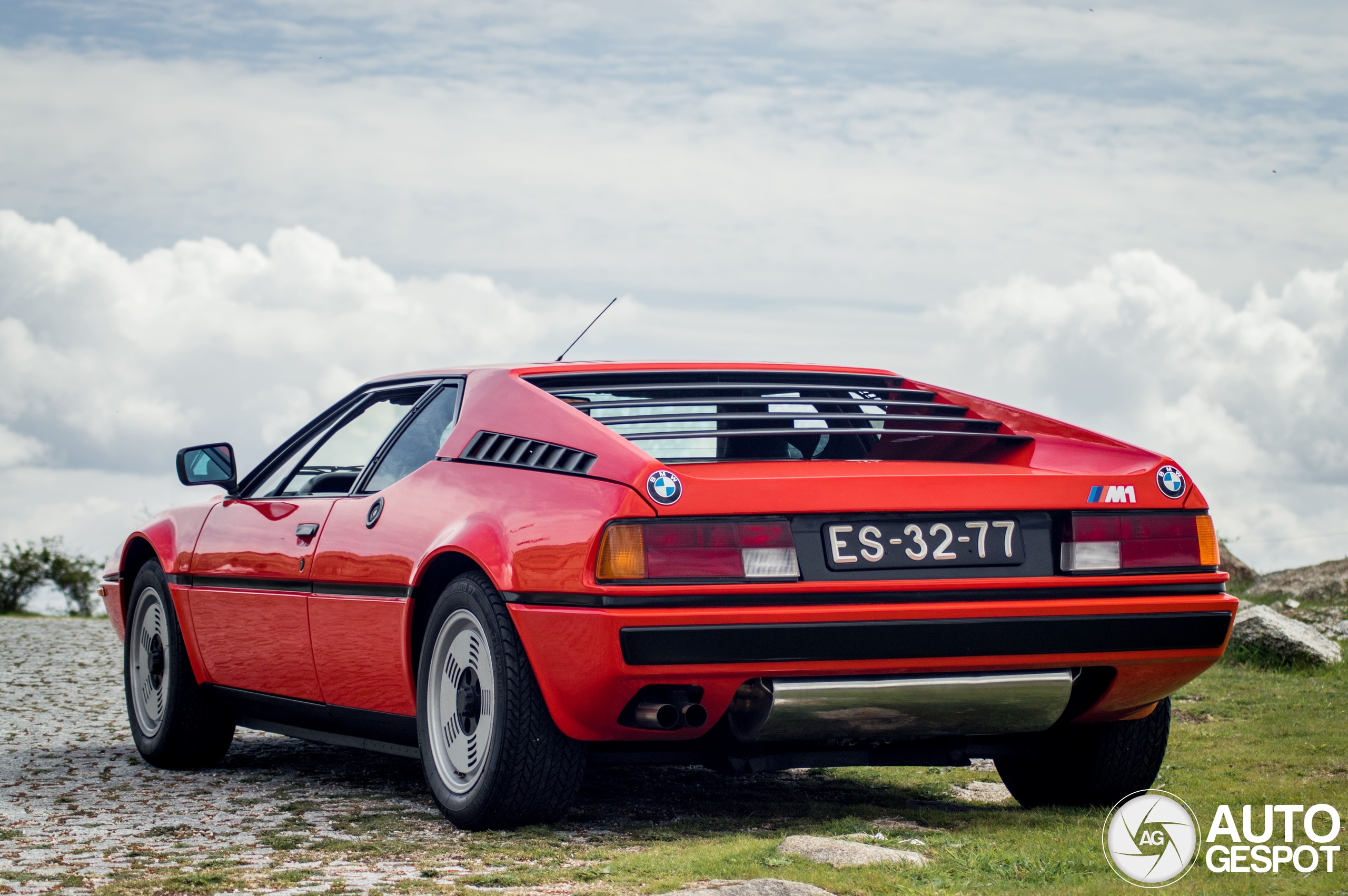 BMW M1 prachtig vastgelegd in goed gezelschap