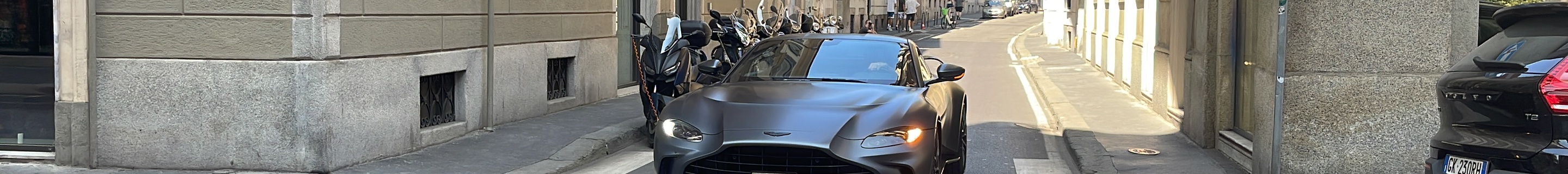 Aston Martin V12 Vantage 2023