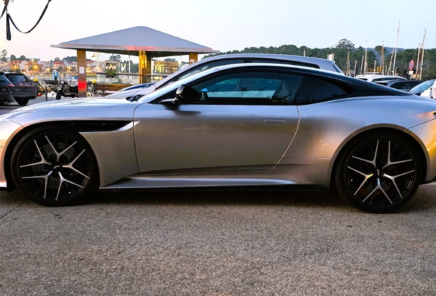 Aston Martin DB12