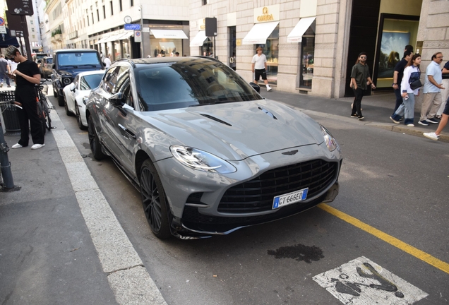 Aston Martin DBX707