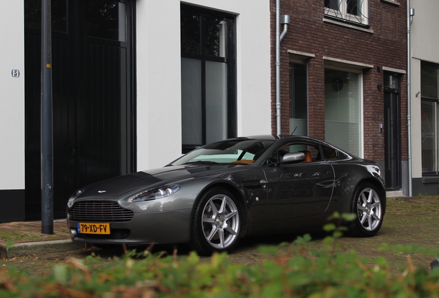 Aston Martin V8 Vantage