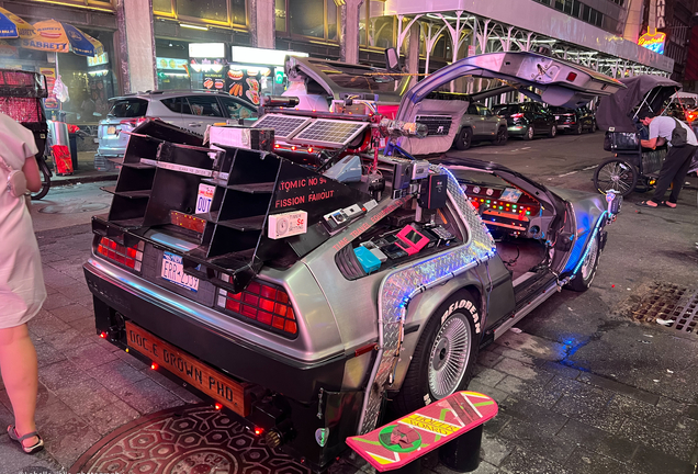 DeLorean DMC-12