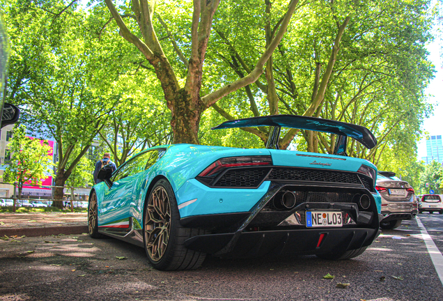 Lamborghini Huracán LP640-4 Performante