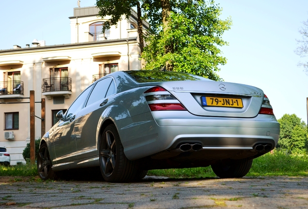 Mercedes-Benz S 65 AMG V221