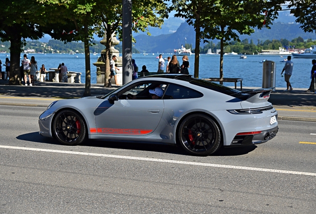 Porsche 992 Carrera 4 GTS