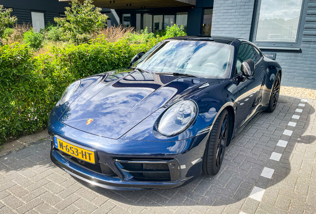 Porsche 992 Carrera 4 GTS