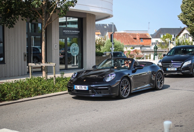 Porsche 992 Carrera 4S Cabriolet