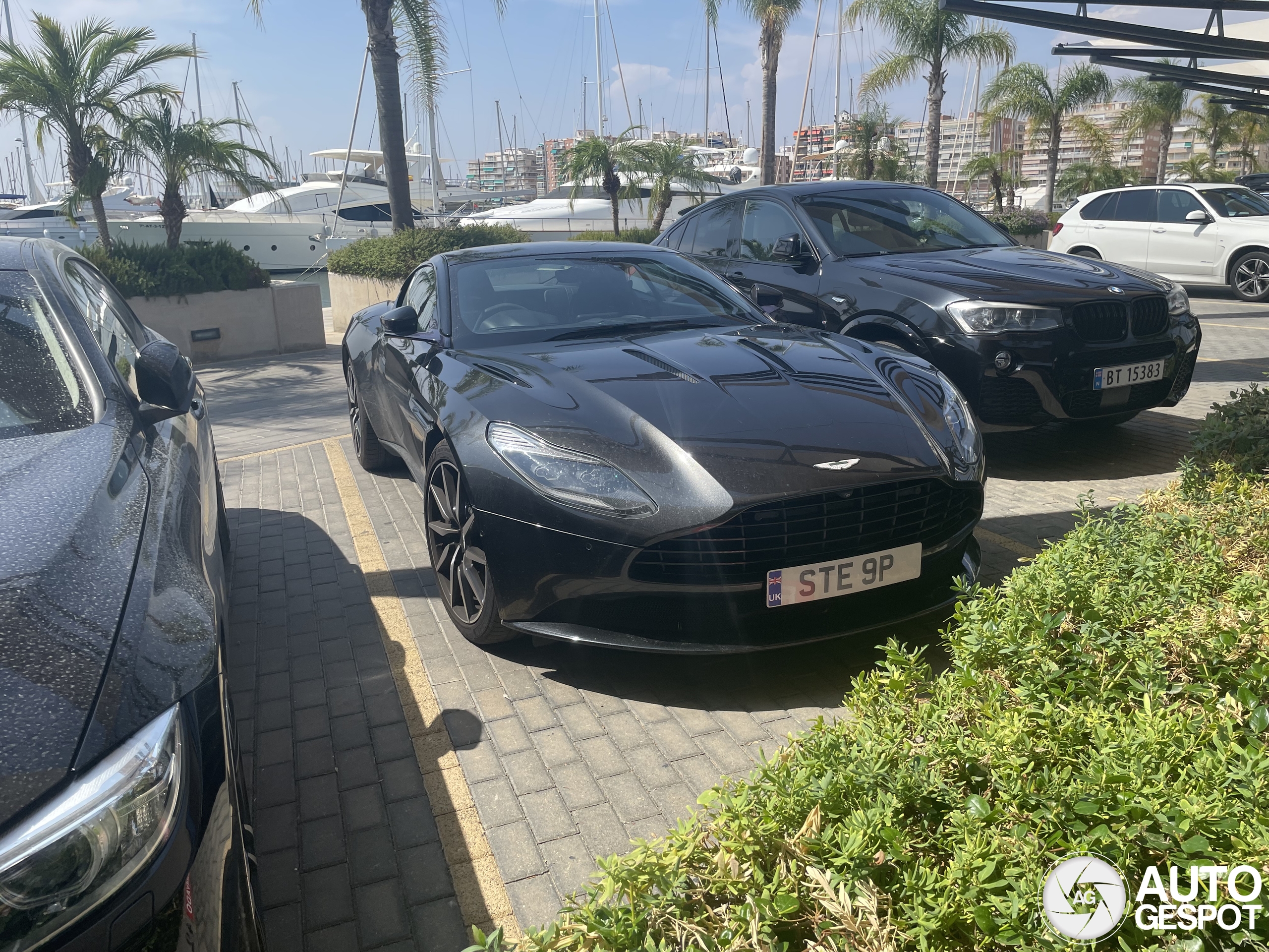 Aston Martin DB11