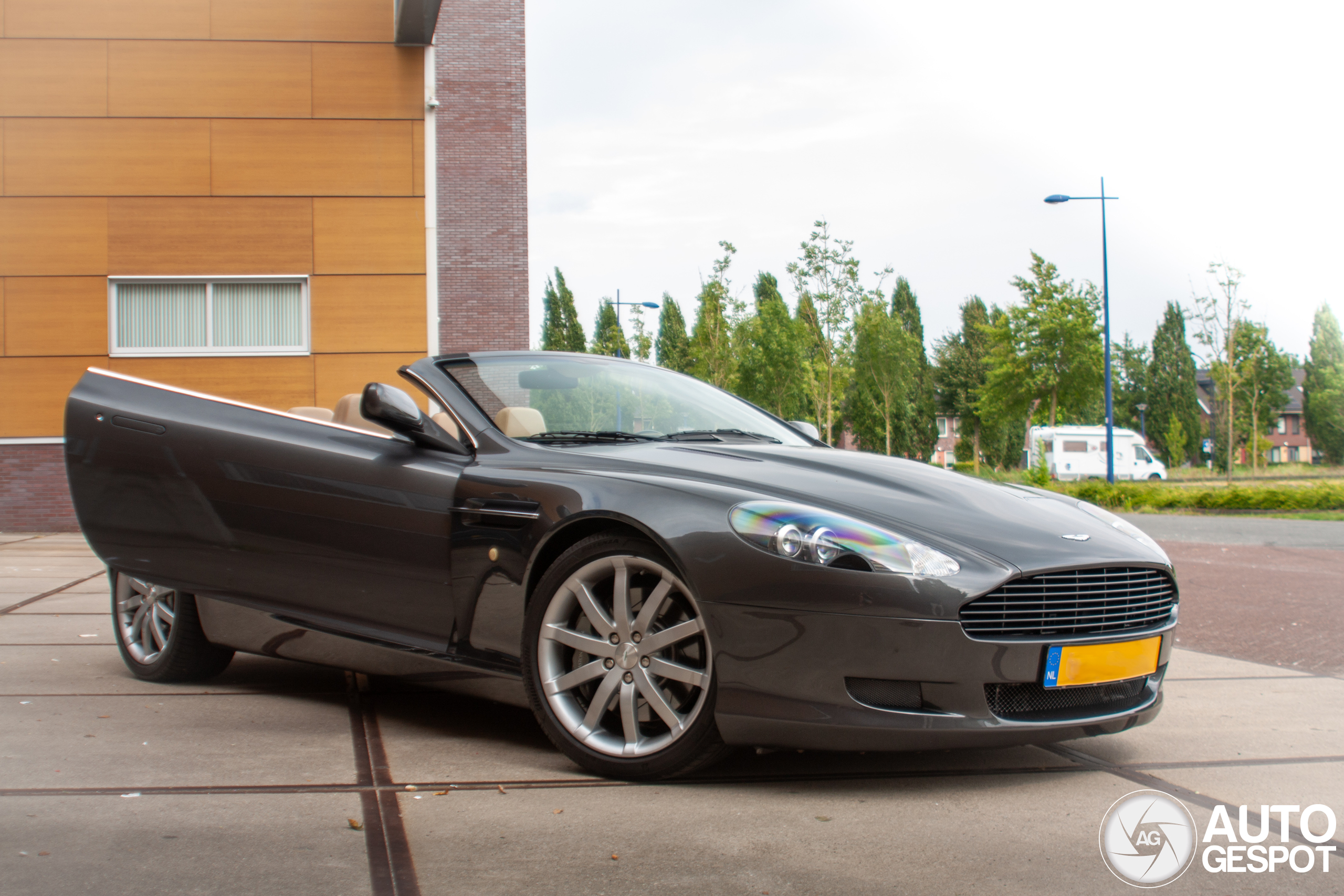 Aston Martin DB9 Volante