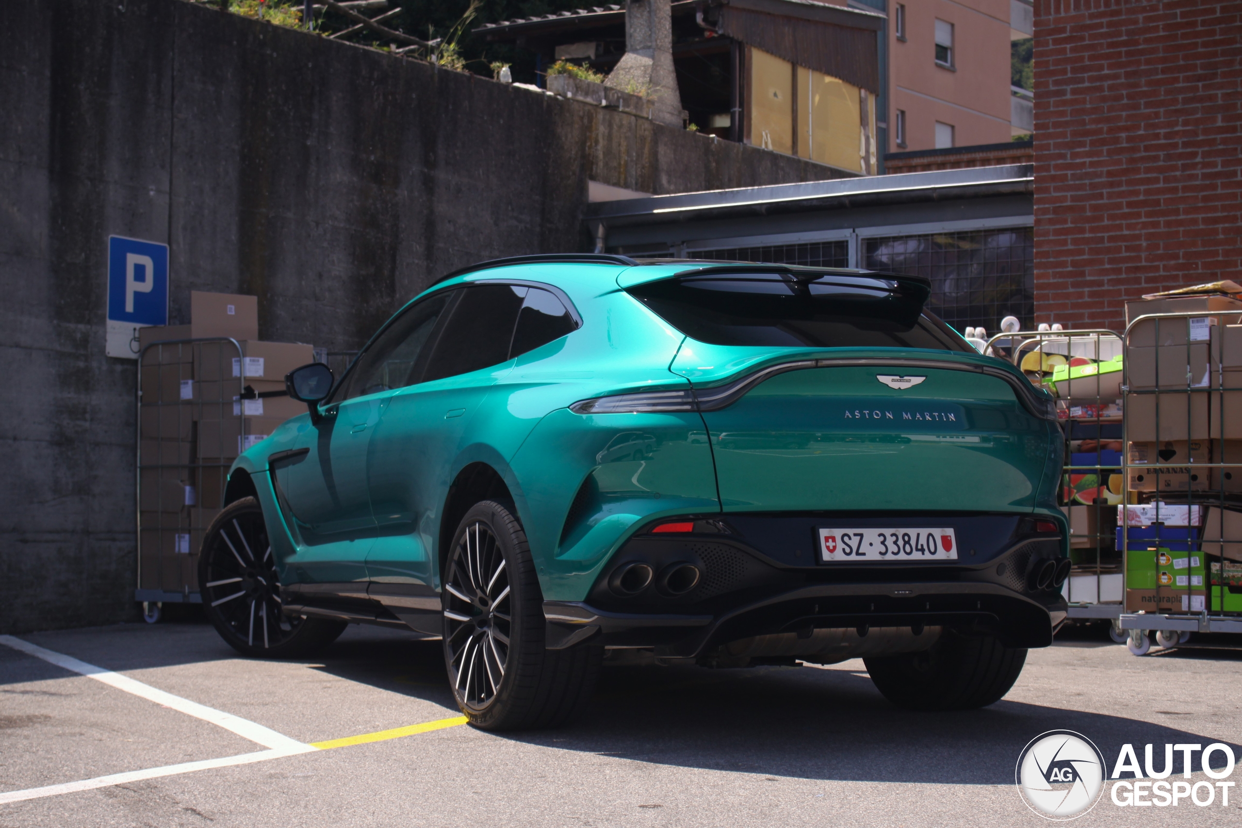 Aston Martin DBX707