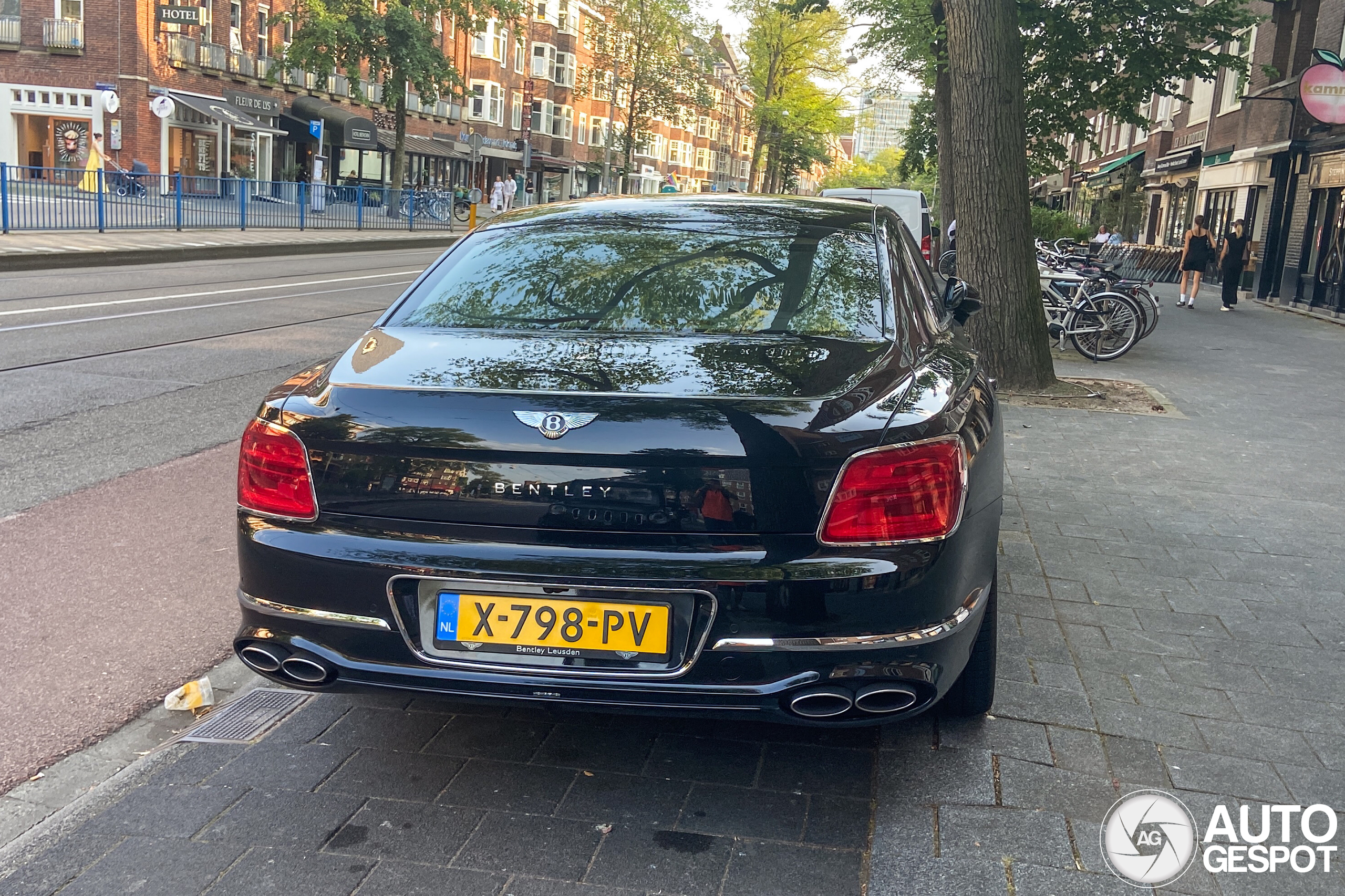 Bentley Flying Spur V8 Azure