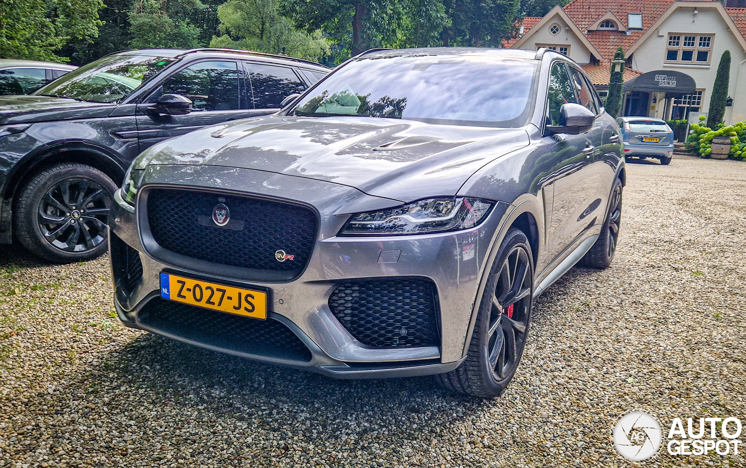 Jaguar F-PACE SVR