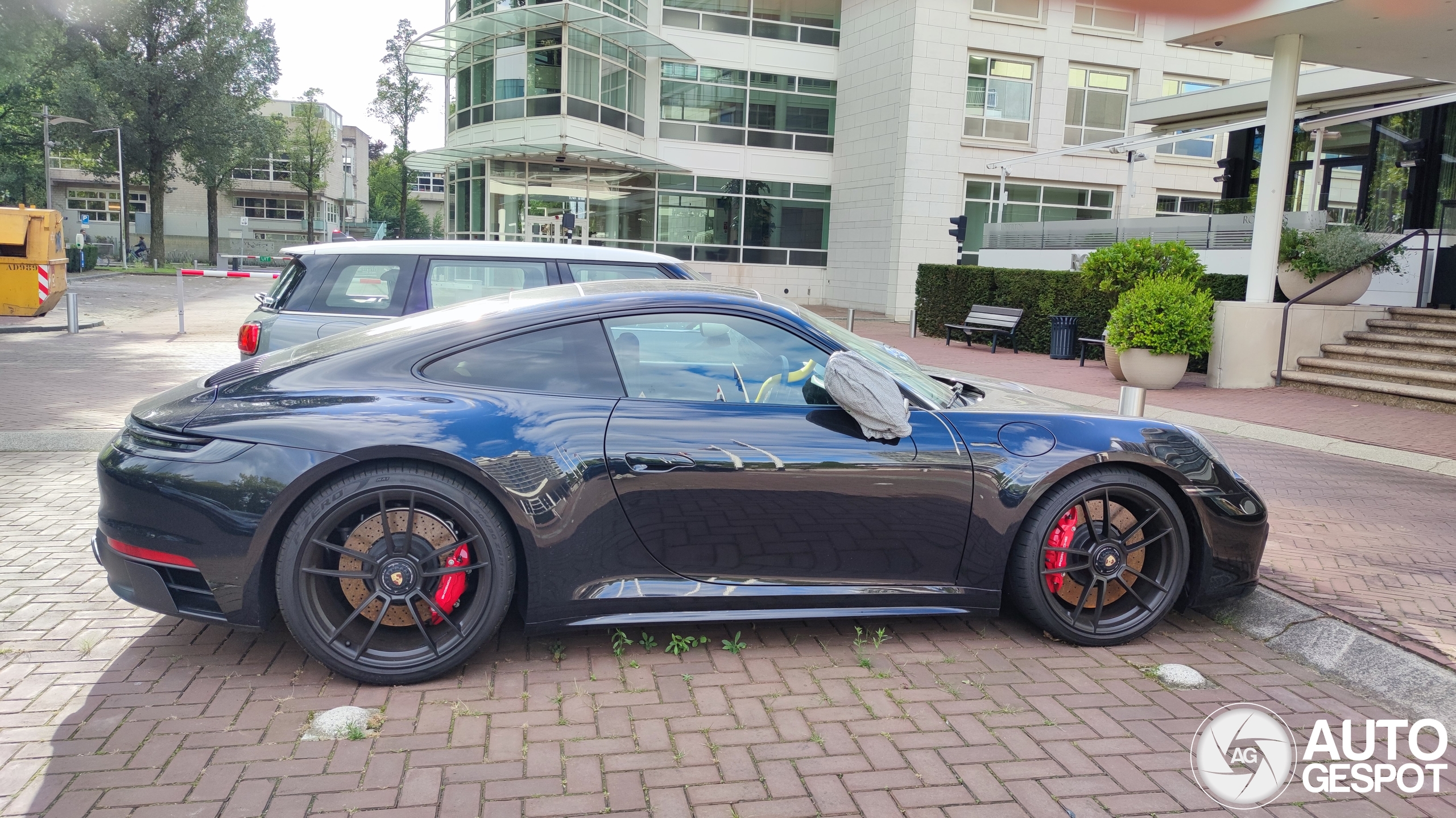 Porsche 992 Carrera 4 GTS