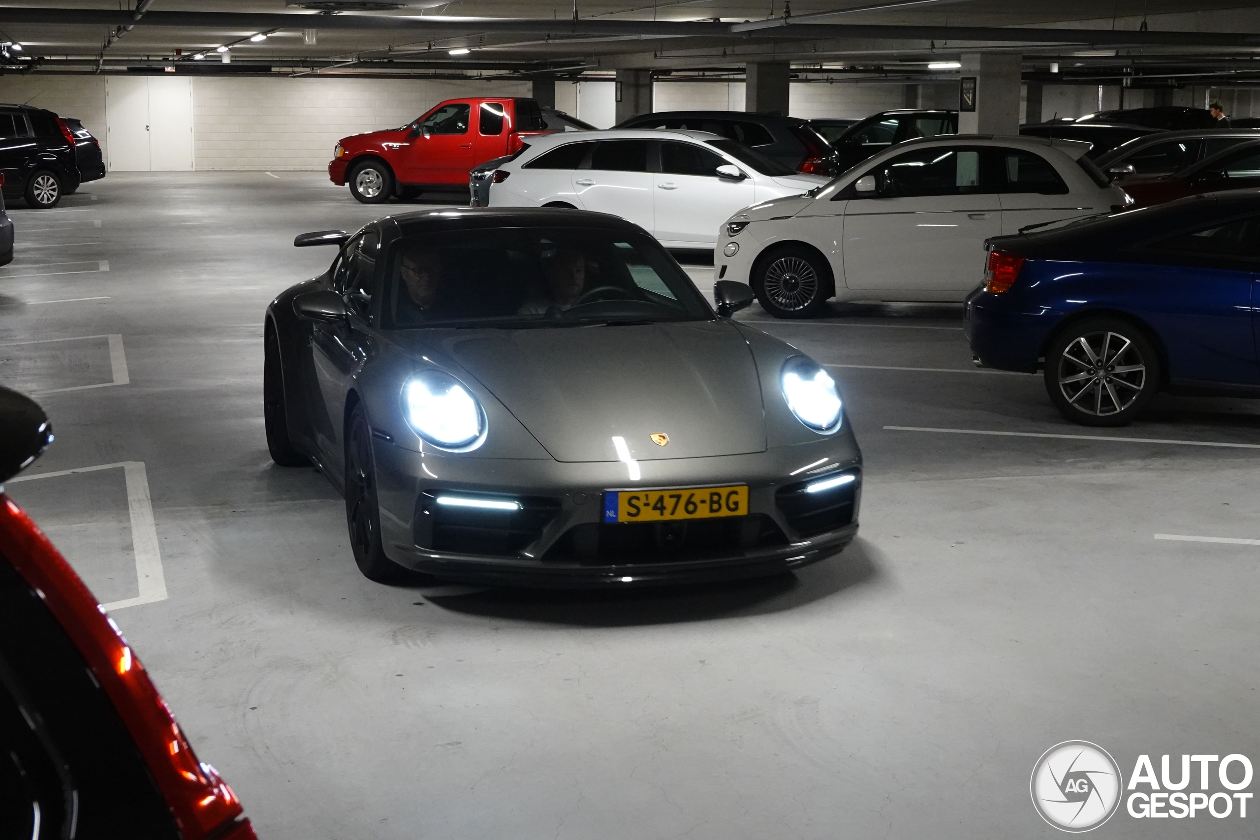 Porsche 992 Carrera 4S