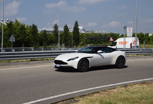 Aston Martin DB11 V8