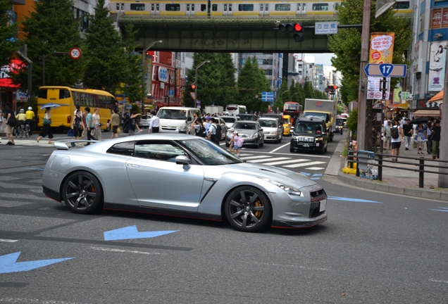 Nissan GT-R