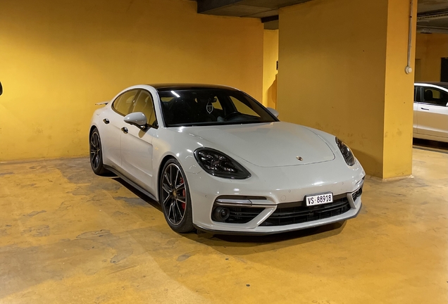 Porsche 971 Panamera Turbo